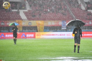 足球雨(足球雨中比赛鼓励句)